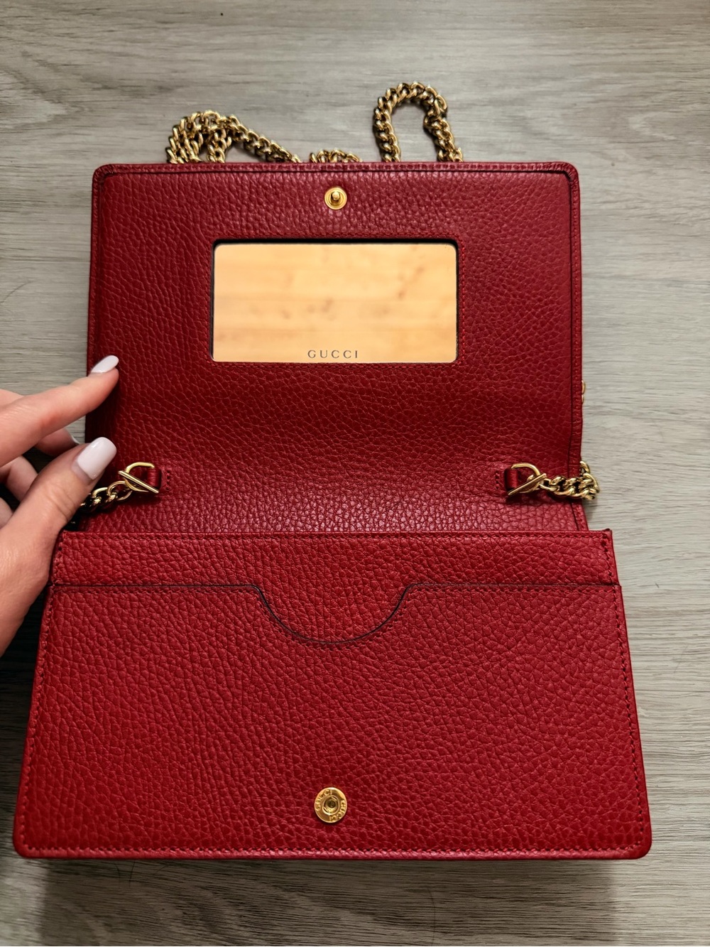 Gucci Red Leather Crossbody Wallet with Gold Chain - Picture 2 of 4